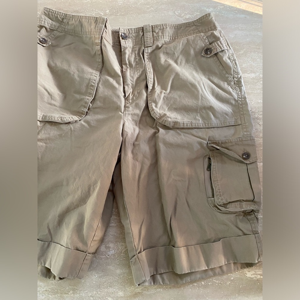 Safari khaki woman’s shorts by Ralph Lauren size 14 in EUC